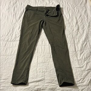 Old Navy Men's Forest Green Chinos